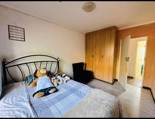 2 BEDROOM TOWNHOUSE FOR SALE IN CASTLEVIEW